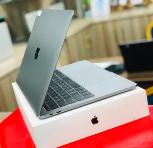 MacBook Pro 14" M3 - Az İşlənmiş